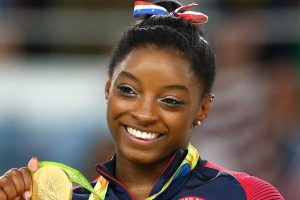 how much can simone biles bench press